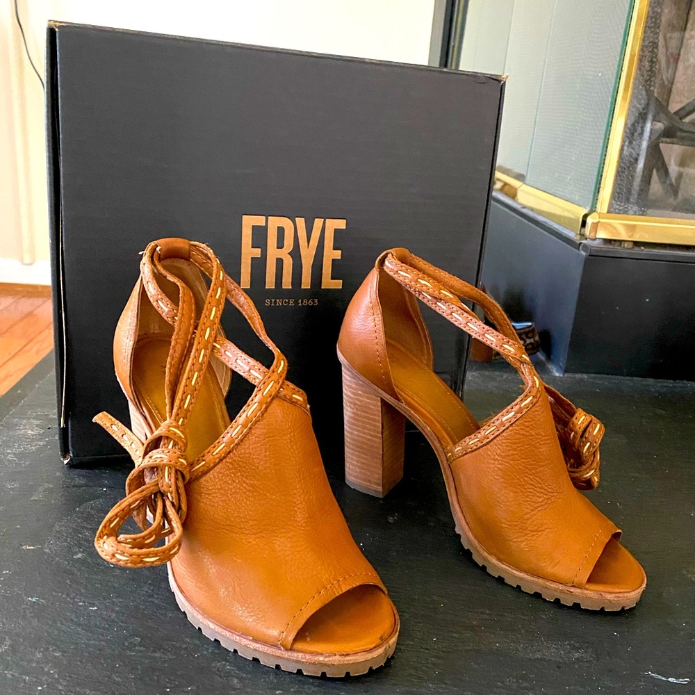 Frye - 6.5 - Picture 5 of 6